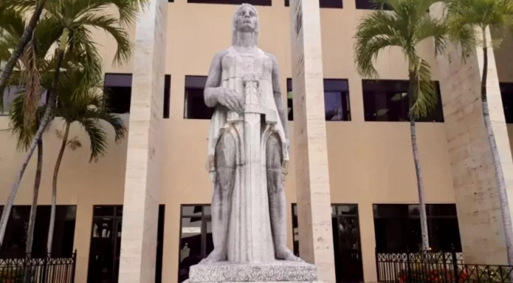 Edificio de las Cortes, antiguo Palacio de Justicia del Centro de los Héroes, cuya demolición Icomos pide sea evitada para que no se pierda su patrimonio cultural y que se refuerce su estructura.