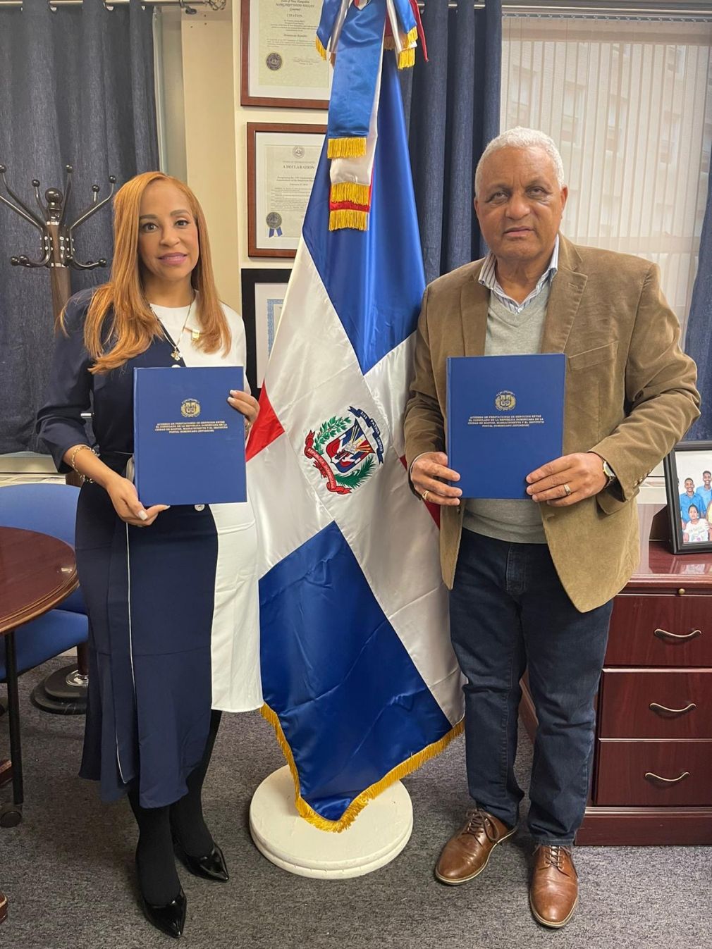 El convenio fue firmado por la directora general (interina) Katiuska Del Carmen Báez y el Cónsul General, Ramón Antonio Cruz Ventura.