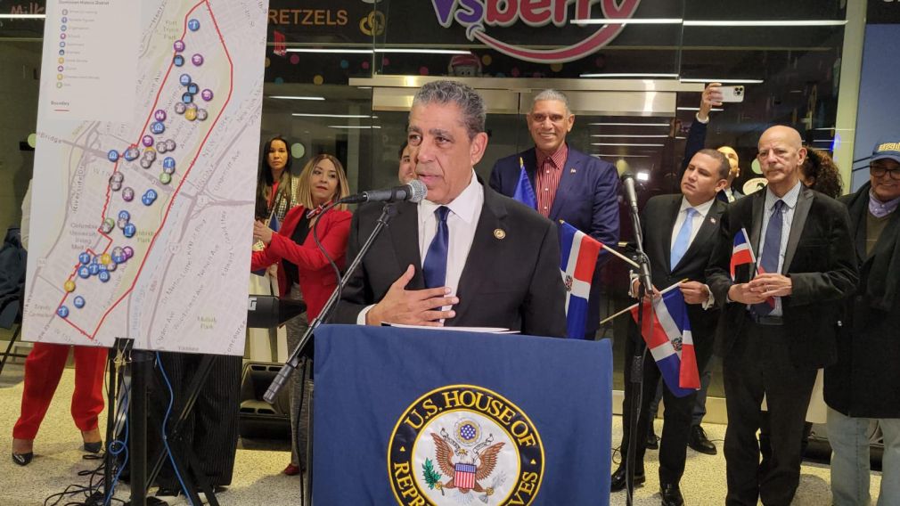 Adriano Espaillat.