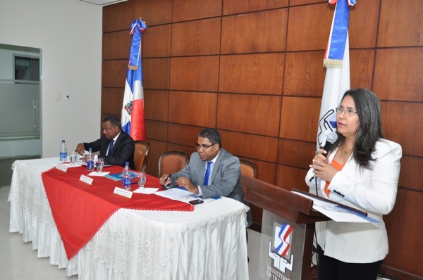 Maritza Hernández dio inicio al taller para validar el inventario de ocupaciones con dificultad para contratación de mano de obra dominicana