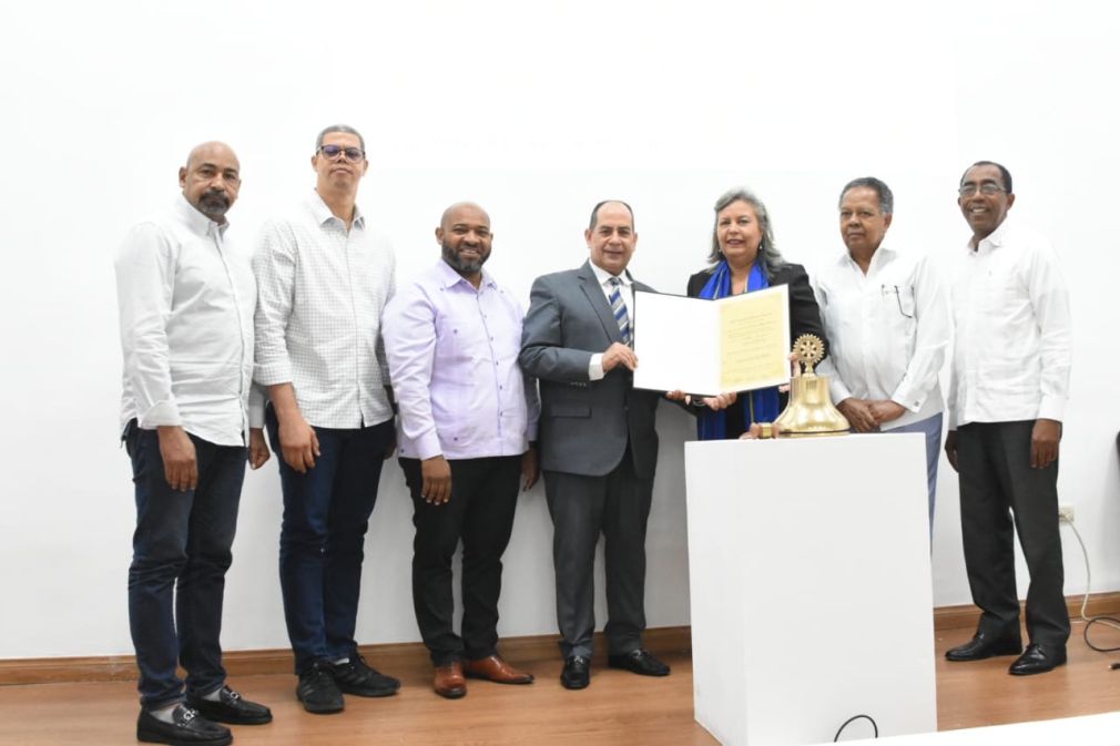 ADN reconoce Organización Rotary con la Orden al Mérito de la Ciudad de Santo Domingo.