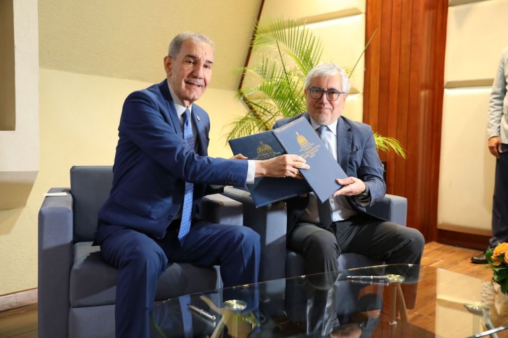 El ministro de Educación Superior, Ciencia y Tecnología, Franklin García Fermín, subrayó la necesidad de que las instituciones de educación superior respalden este proceso de transformación y valoró la participación de rectores universitarios y representantes de organismos internacionales, como la Organización de Estados Iberoamericanos (OEI). También reconoció el respaldo del ministro de Educación, Luis Miguel De Camps, al considerar su apoyo clave para el desarrollo de este proyecto estratégico orientado a elevar la calidad de la educación en la República Dominicana.