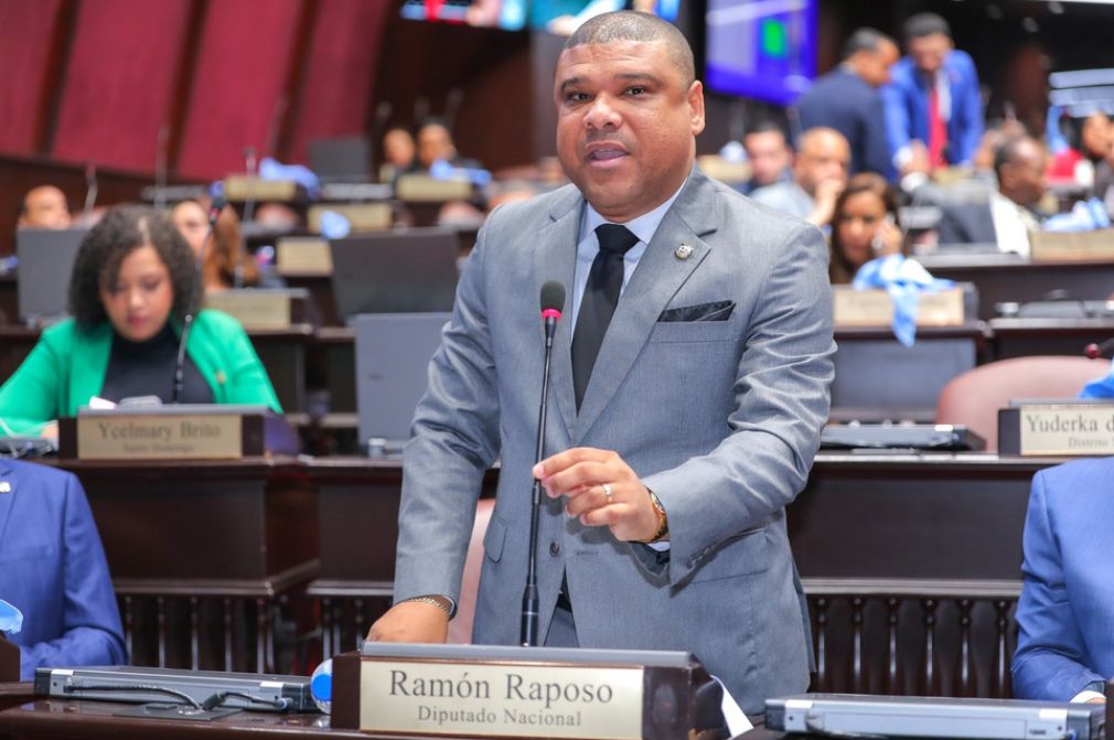 Diputado denuncia preocupante deterioro principales calles del municio Santo Domingo Norte.
