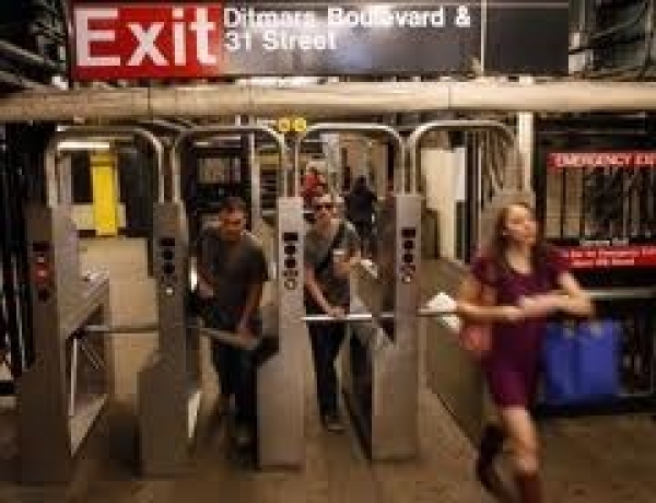 Suspenden servicio de trenes y buses en Nueva York