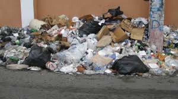 Gran cúmulo de basura afecta la ciudad de San Cristóbal 