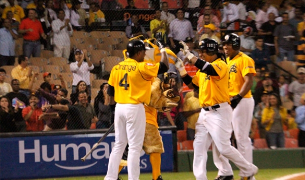 Águilas se imponen a los Gigantes