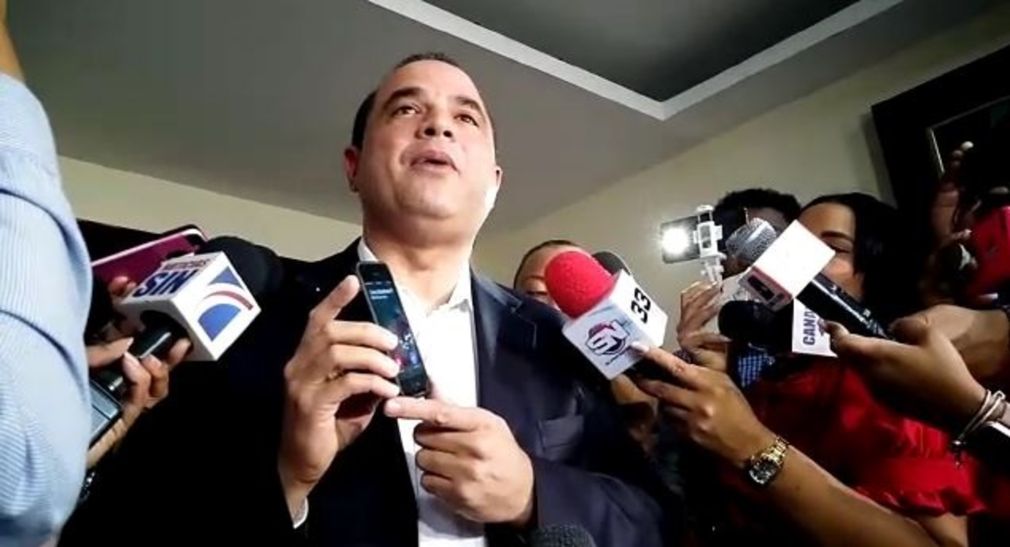 La FP hizo la solicitud en una instancia firmada por el delegado político, Manuel Crespo y el delegado técnico ante la Dirección de Elecciones, José Manuel Hernández Peguero. 