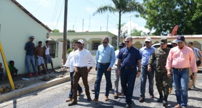 Ministro de Obras Públicas supervisa obras en San Juan y Elías Píña: 