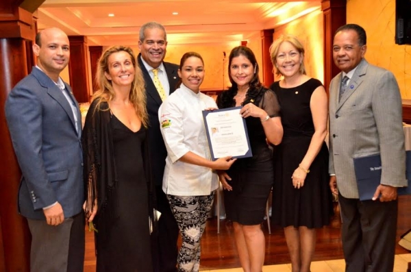 Rotary Club Mirador otorga reconocimiento a chef dominicana radicada en Madrid:  