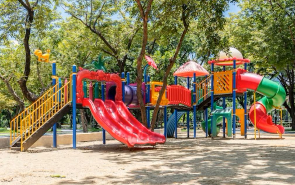 El Distrito Municipal El Carril se enfrenta a una oportunidad única para mejorar la calidad de vida de sus residentes más pequeños y sus familias. Con la propuesta de crear un parque infantil, padres y habitantes del distrito expresan su esperanza por contar con un espacio adecuado para disfrutar y compartir momentos de recreación en familia.