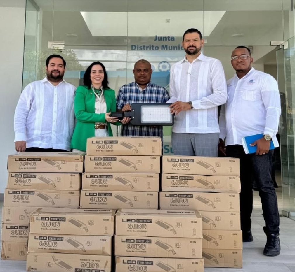 El alcalde Nelson Tanque agradeció la donación de las lámparas para el alumbrado público en Quita Sueño.