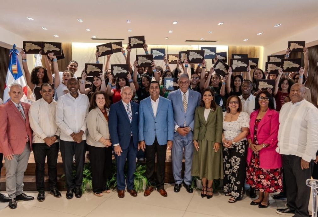 El reconocimiento a los jóvenes meritorios se hace a través de la iniciativa “Orígenes de Excelencia” que lleva a cabo el consulado de la ciudad de Nueva York.