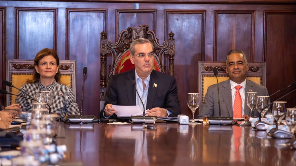 El presidente Luis Abinader y la vicepresidenta Raquel Peña hicieron el anuncio al encabezar el trigésimo Consejo de Ministros y Directores en el Palacio Nacional.