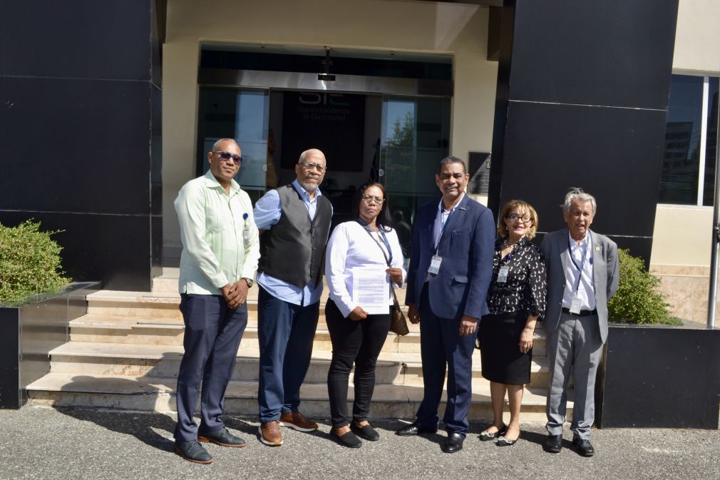 Representantes de las organizaciones que se presentaron en la SIE.