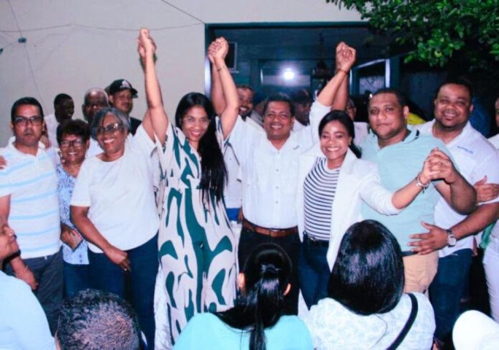 Junior Santos presentó a Felicia de Los Santos como candidata a vice alcaldía de Los Alcarrizos.