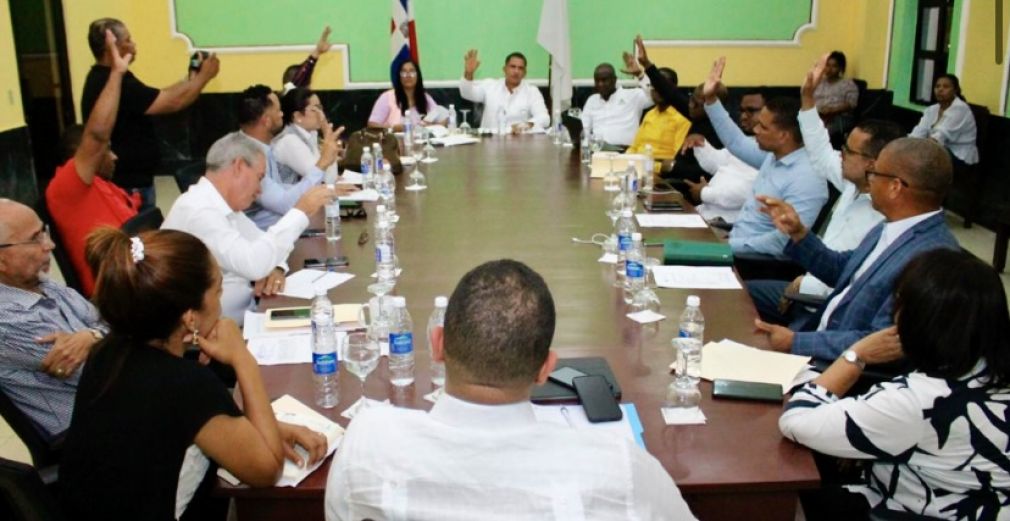Concejo de Regidores de San Juan aprueba compra de camiones recolectores de basura.