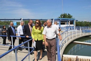 Gobernadora de Santiago promete canalizar construcción de acueducto