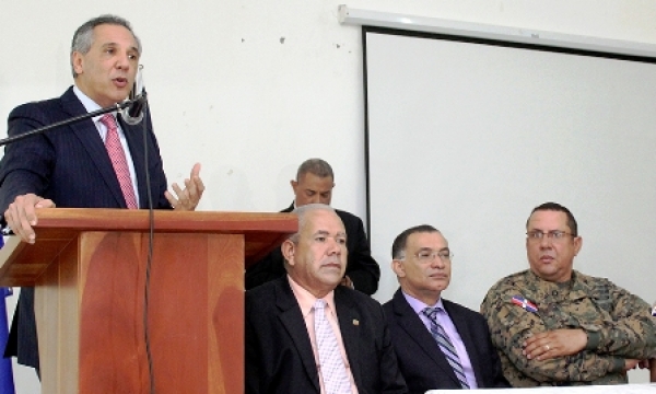 Peralta anuncia construcción de varias obras en San Juan
