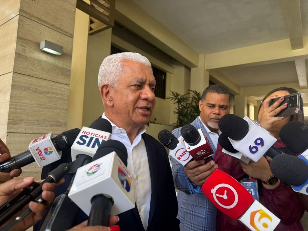 Ricardo de los Santos aseguró que “él supervisará los trabajos de la comisión”, enfatizando la importancia de dar el seguimiento debido al valor estratégico de la presa para la agricultura y el abastecimiento de agua en comunidades aguas abajo.