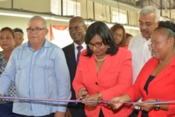 Inauguran industria textil en comunidad El Puerto San Pedro de Macorís:  