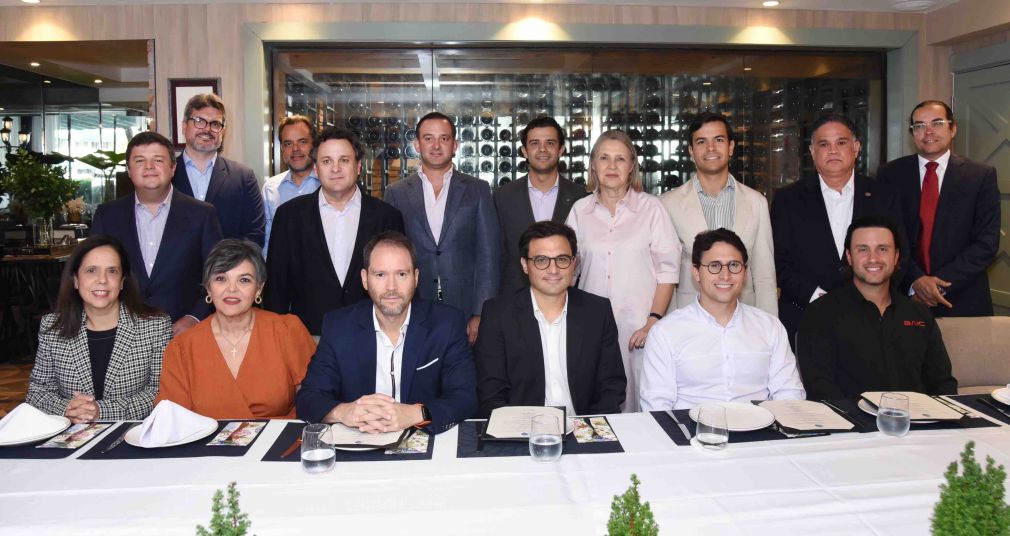 Directivos y representantes de Acofave.