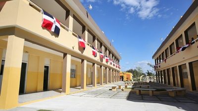 Medina inaugura 5 escuelas más para Jornada Extendida en Azua
