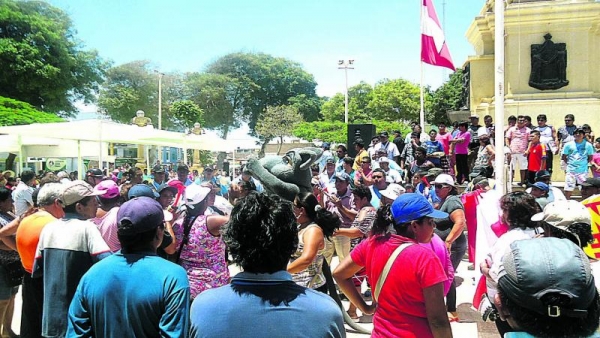 Obreros protestaron en el día del pisco sour