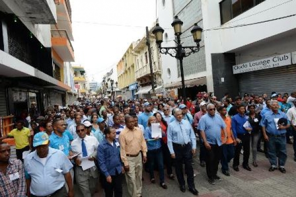 Dirigentes y simpatizantes del Partido Dominicanos por el Cambio (DxC) marchan por un cambio de gobierno, de partido y de modelo de desarrollo.