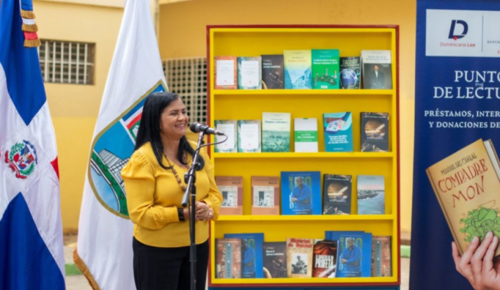 Ayuntamiento de SDE instala tercer punto de lectura en la Escuela Juan Bautista Zafra.