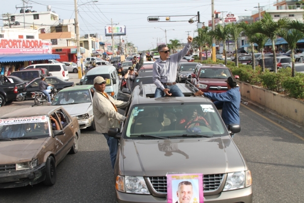 Aspirante a alcalde promete transformar Santo Domingo Este: 