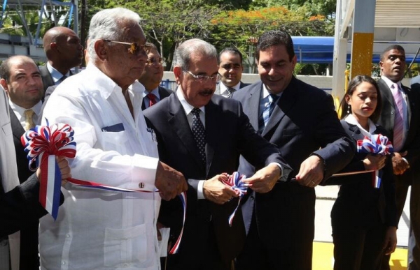 Medina inaugura parqueos de Superintendencia de Seguros
