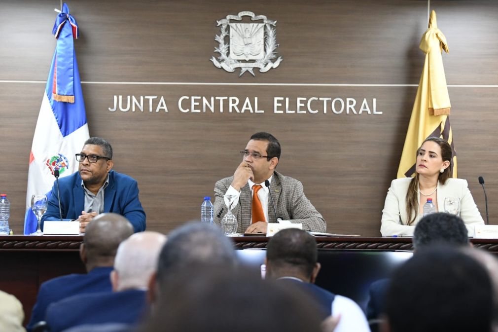 El encuentro estuvo encabezado por los directores nacionales de Informática, Johnny Rivera; de Elecciones, Mario Núñez; y de Partidos Políticos, Lenis García.