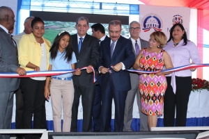 Presidente Danilo Medina inaugura tres escuelas en SJM: 