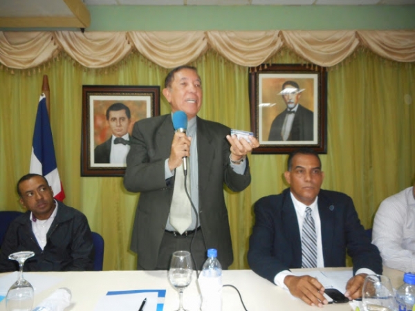 Autoridadees sostiene encuentro con haitianos y dominicanos en Pedernales 