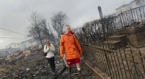 Incendio destruye 80 viviendas en Queens