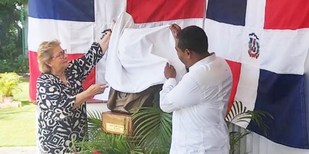 El acto fue encabezado por el embajador dominicano en Cuba, Flavio Rondón.