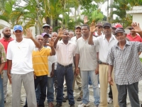 En Monte Plata obreros de Obras Públicas reclaman pago de salarios