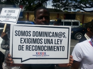 Grupo reclama frente al Palacio Nacional la restitución de nacionalidad