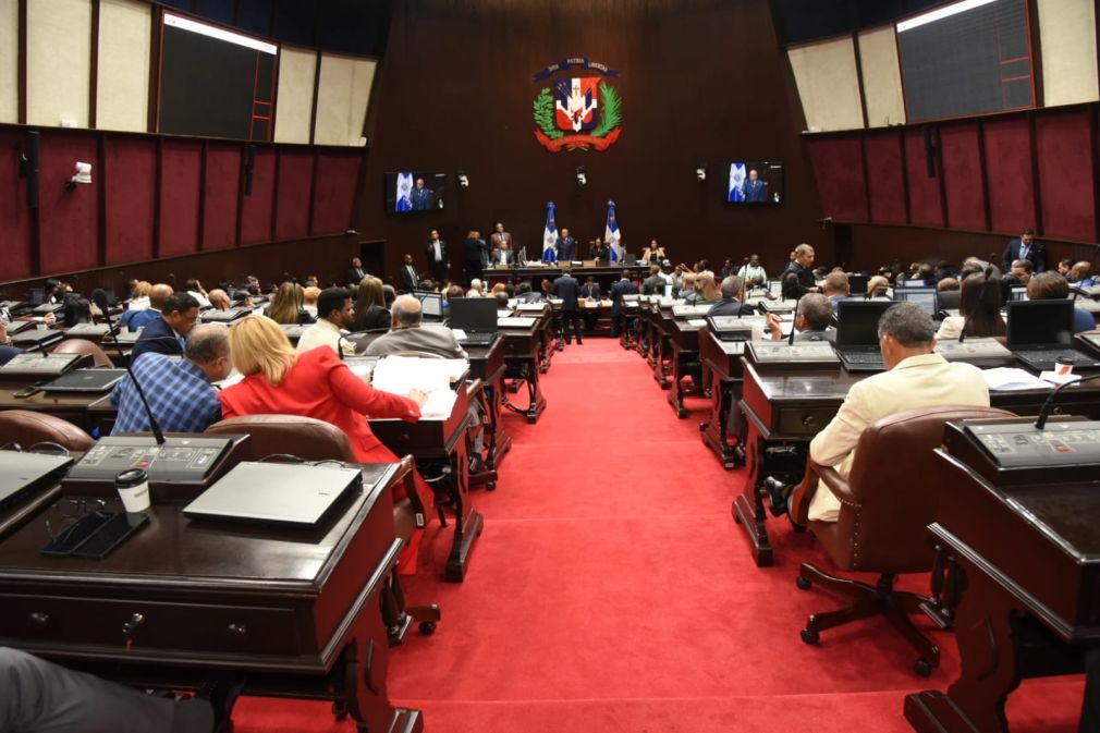 Inicialmente, el proyecto de ley buscaba modificar los artículos 21, 36, 64 y 81, pero en la comisión se consensuó modificar solo el artículo 21.