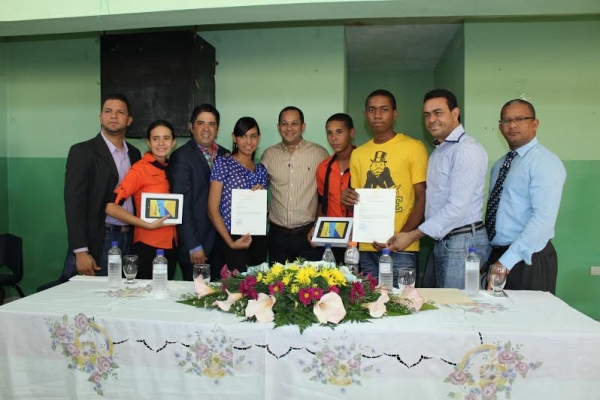 Ministro de la Juventud realiza conversatorio con jóvenes de provincia Espaillat