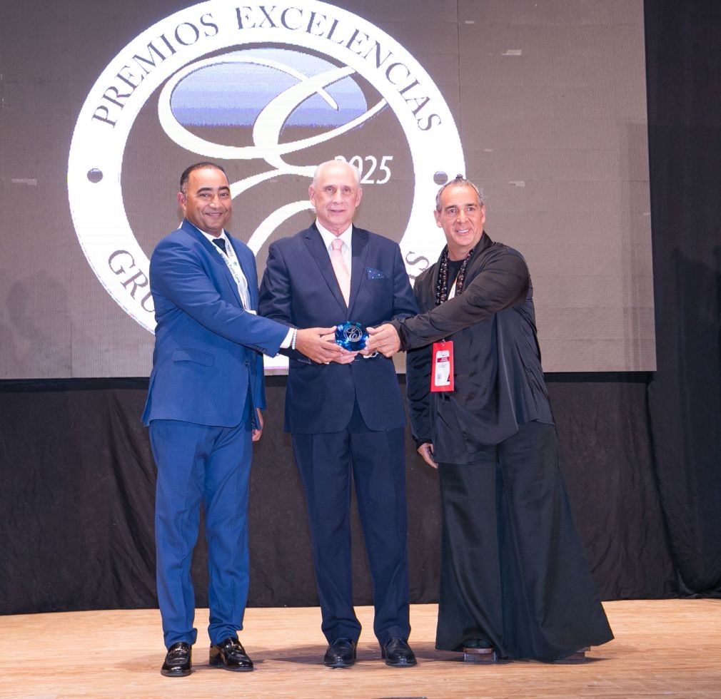 Flavio Acuña, líder en turismo wellness, recibe Premio Excelencias Turísticas.