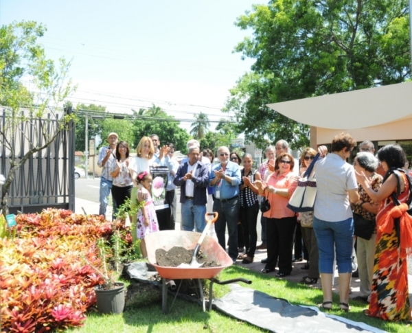 Centro León conmemoró el Día del Árbol