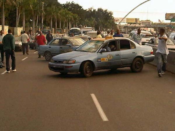 Lío entre choferes deja heridos y cuatro detenidos