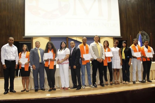 Ministerio de la Juventud gradúa jóvenes en carreras técnicas en San Juan y Elías Piña