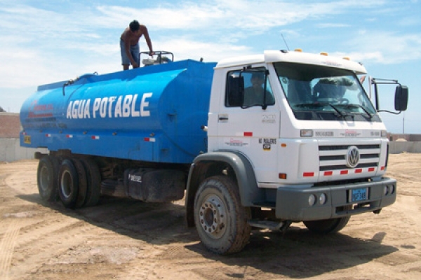 Instituto Nacional de Aguas Potables y Alcantarillados distribuyen agua en Motecristi