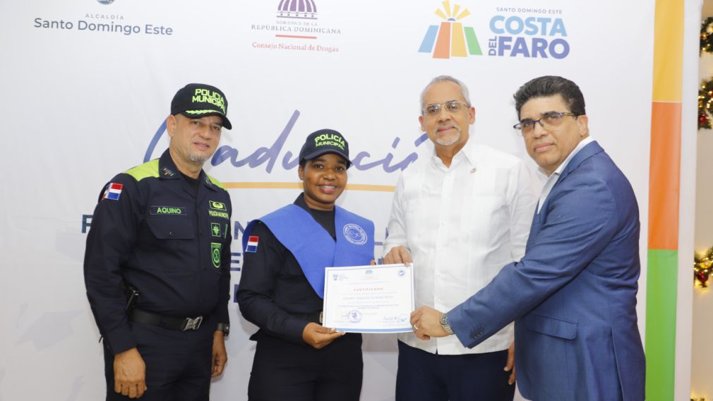163 Policías Municipales de SDE se graduaron como multiplicadores en prevención del consumo de drogas.