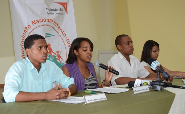 Representantes del Movimiento Nacional Infanto Juvenil Protagonistas en rueda de prensa.