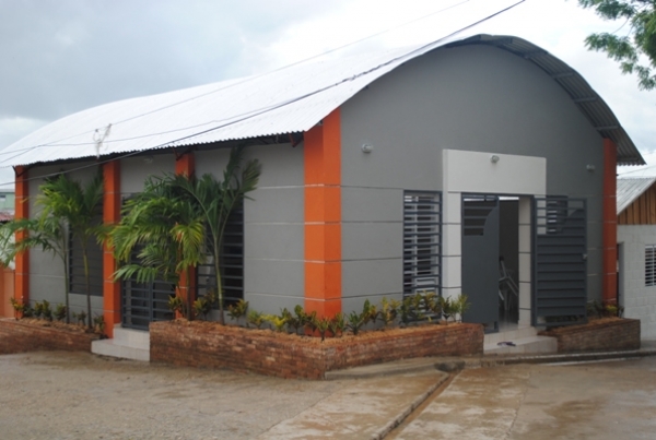 Alcalde inaugura Casa Club de Los Guandules, Santiago