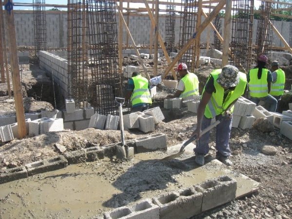 Construcción de escuela en Hato mayor