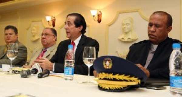 Comisión vigilará compras y contrataciones de la Policía